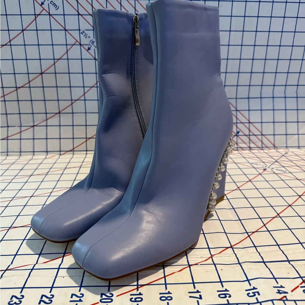 Sleek Blue Heeled Boots with Square Toe
